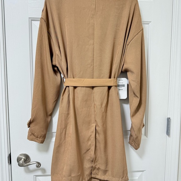 HYFVE brand new with tag trench coat with removable belt size large - Picture 8 of 12
